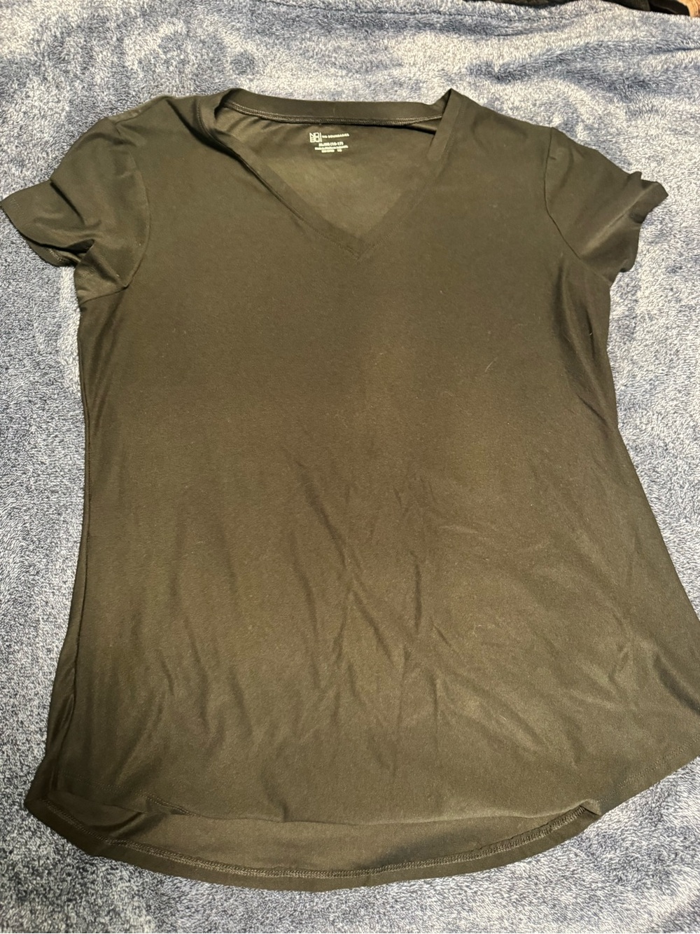 No Boundaries Black V-Neck Short Sleeve Tee